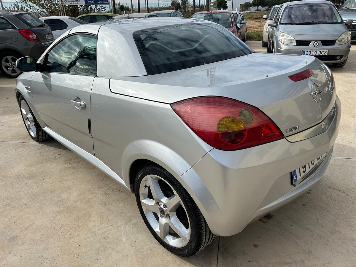 OPEL TIGRA COSMO CONVERTIBLE 1.4 AUTO SPANISH LHD IN SPAIN ONLY 45000 MILES 2005